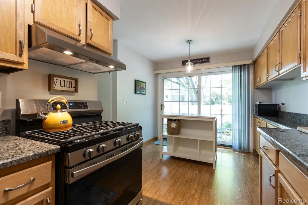 42126 Pellston Drive Novi City MI 48167