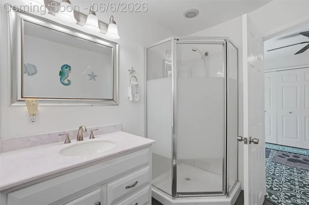 425 W Caroline Street Fenton City MI 48430