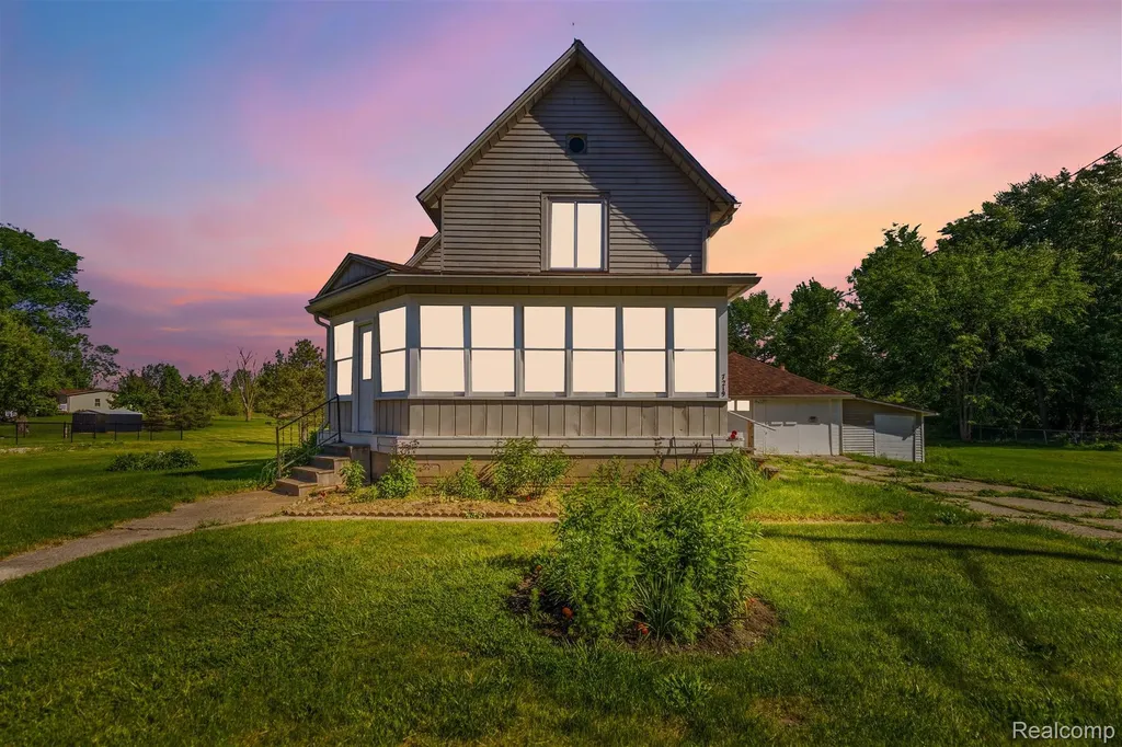 7219 Main Kimball Township MI 48074