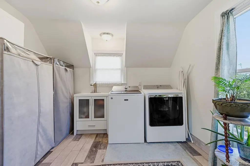 7219 Main Kimball Township MI 48074