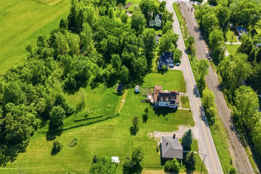 7219 Main Kimball Township MI 48074