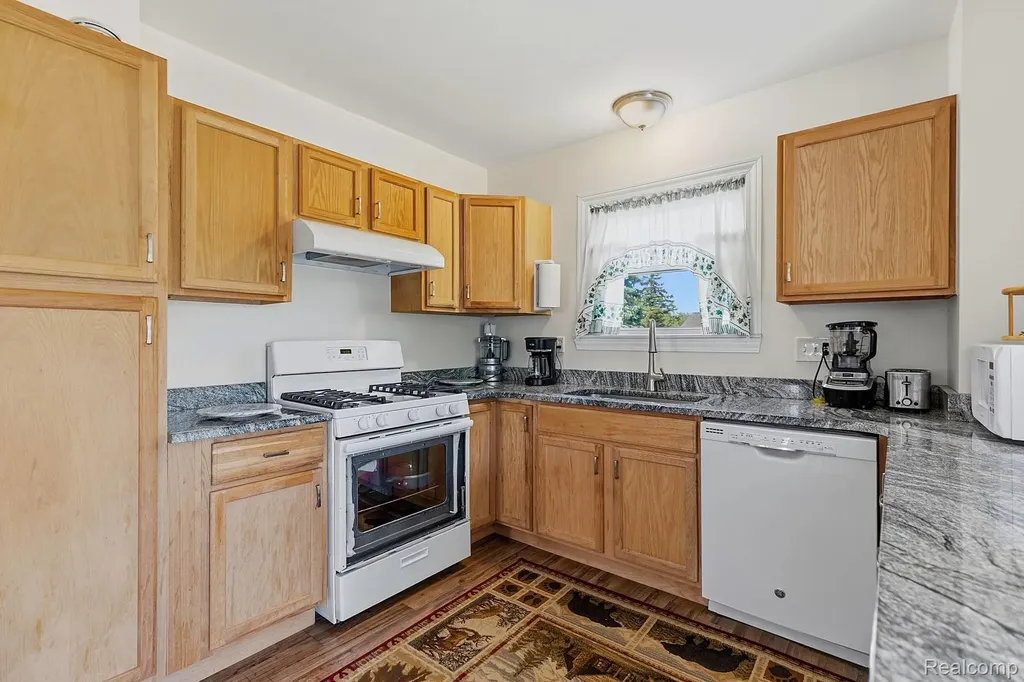 7219 Main Kimball Township MI 48074