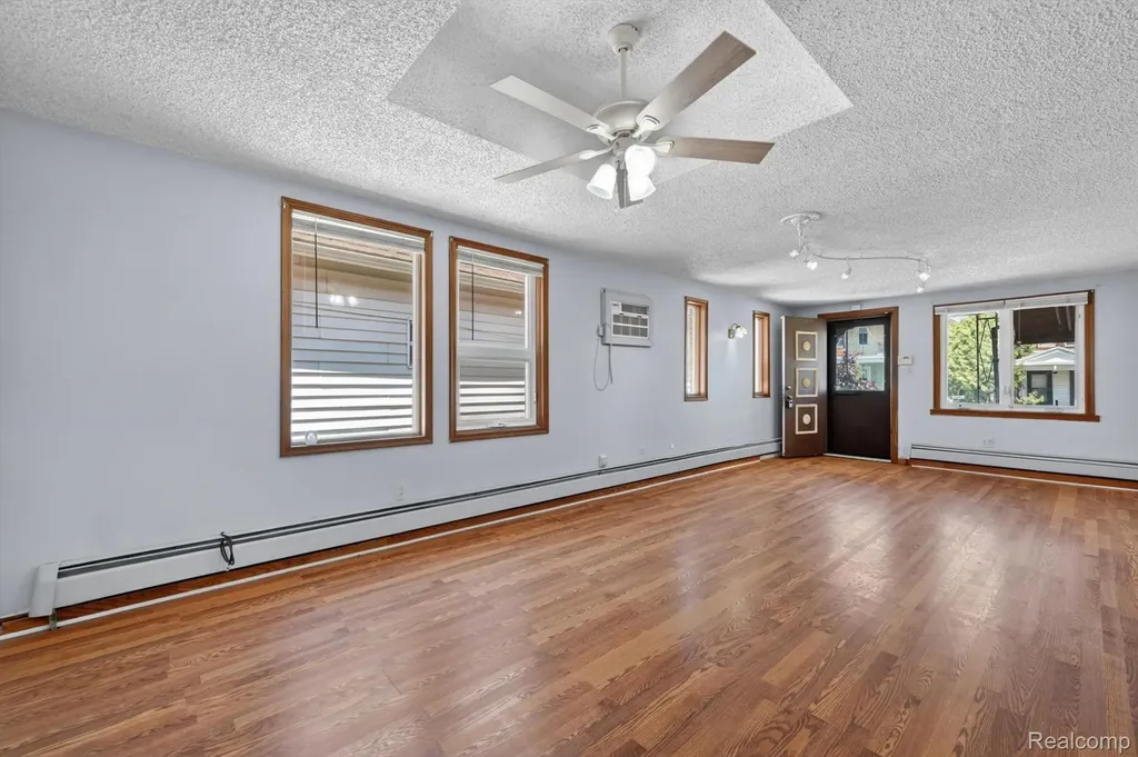 2978 Evaline Street Hamtramck City MI 48212