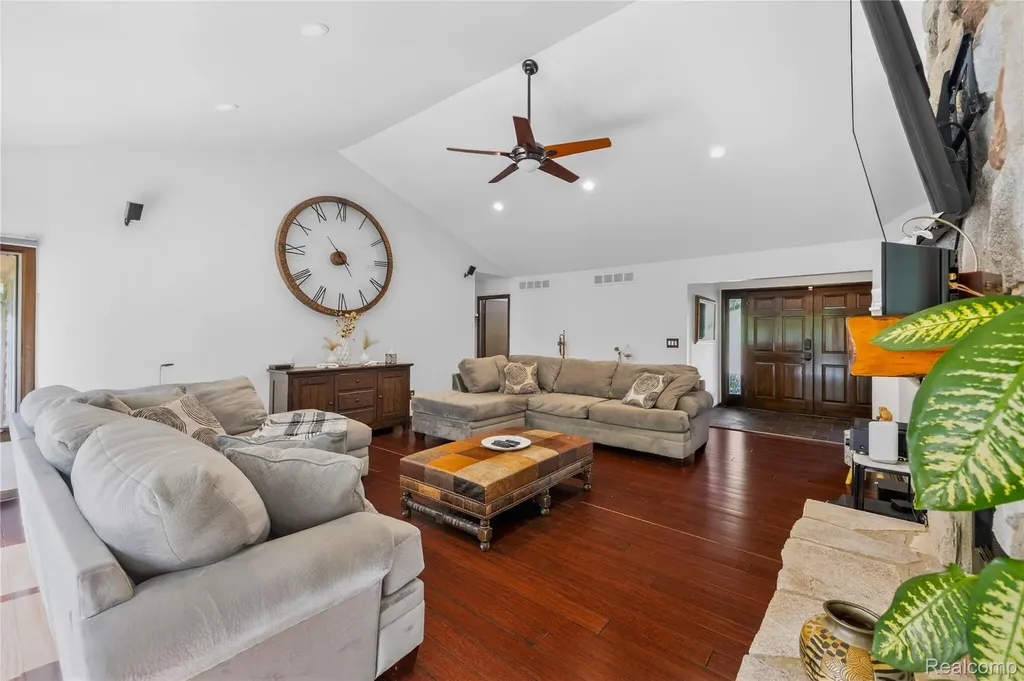 2555 Marion Acres Street Commerce Charter Township MI 48382