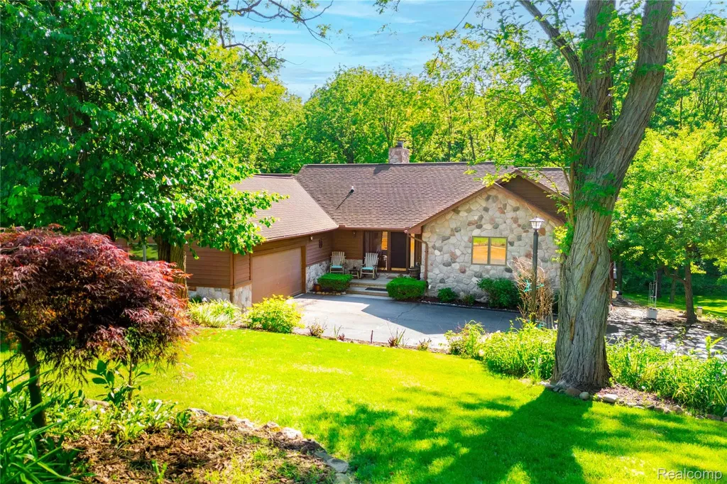 2555 Marion Acres Street Commerce Charter Township MI 48382