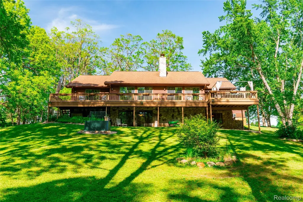 2555 Marion Acres Street Commerce Charter Township MI 48382