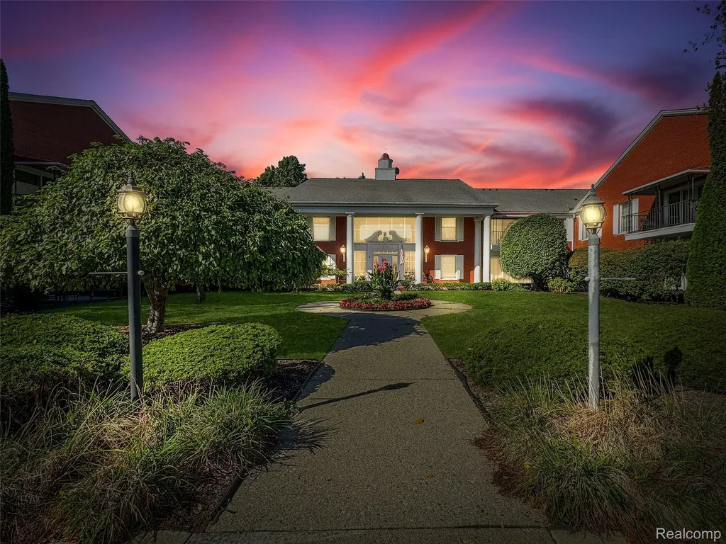 19710 W 13 Mile Road Beverly Hills Village MI 48025