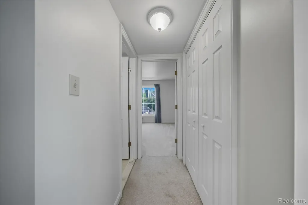 19710 W 13 Mile Road Beverly Hills Village MI 48025