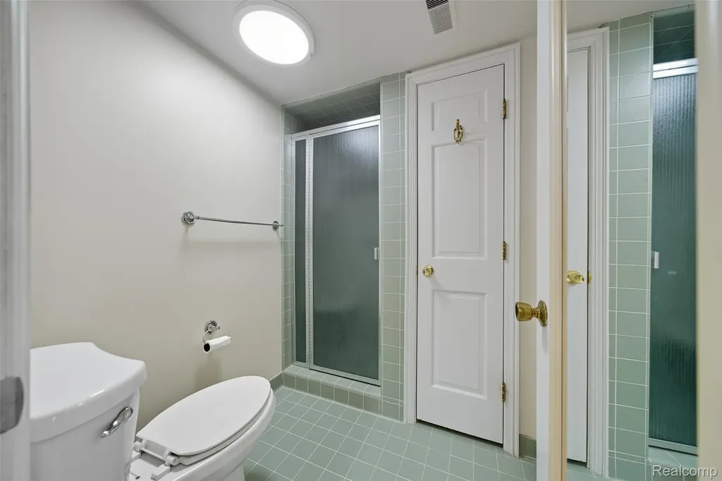 19710 W 13 Mile Road Beverly Hills Village MI 48025
