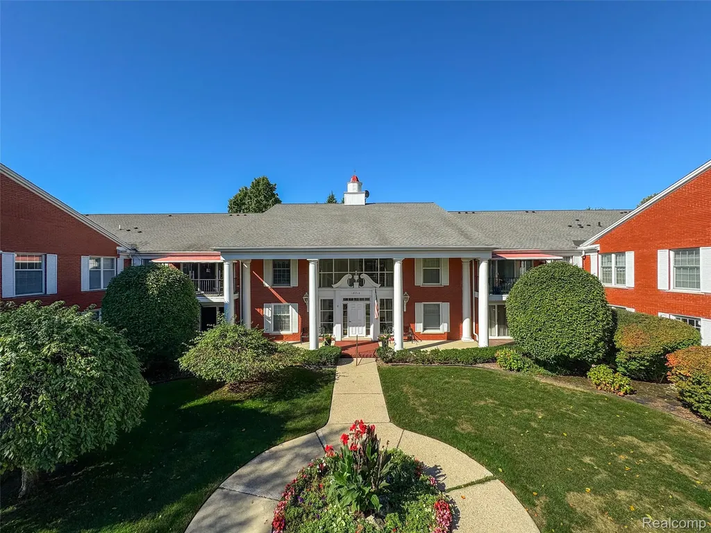19710 W 13 Mile Road Beverly Hills Village MI 48025