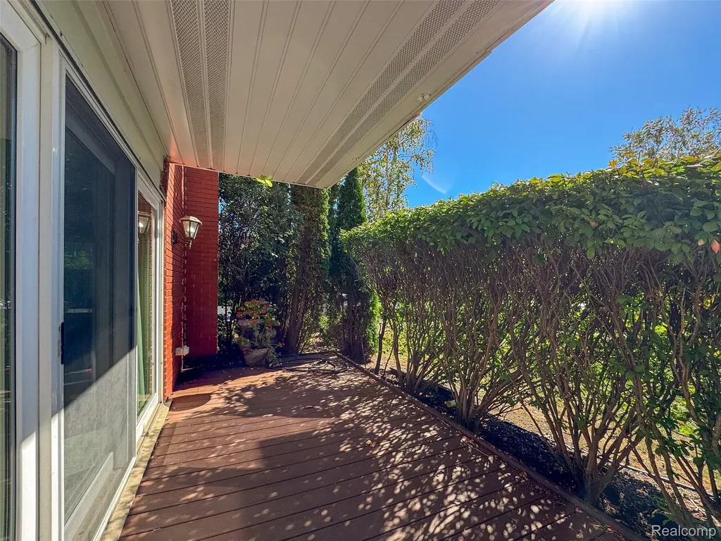 19710 W 13 Mile Road Beverly Hills Village MI 48025