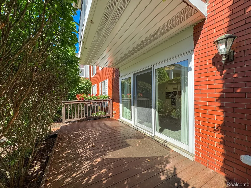 19710 W 13 Mile Road Beverly Hills Village MI 48025