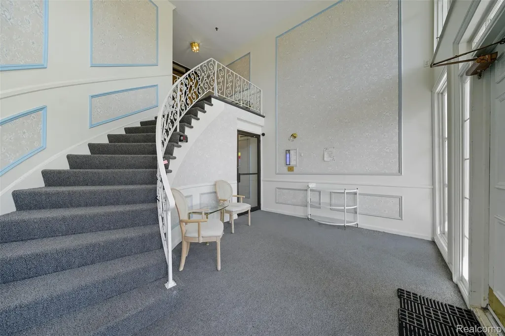 19710 W 13 Mile Road Beverly Hills Village MI 48025