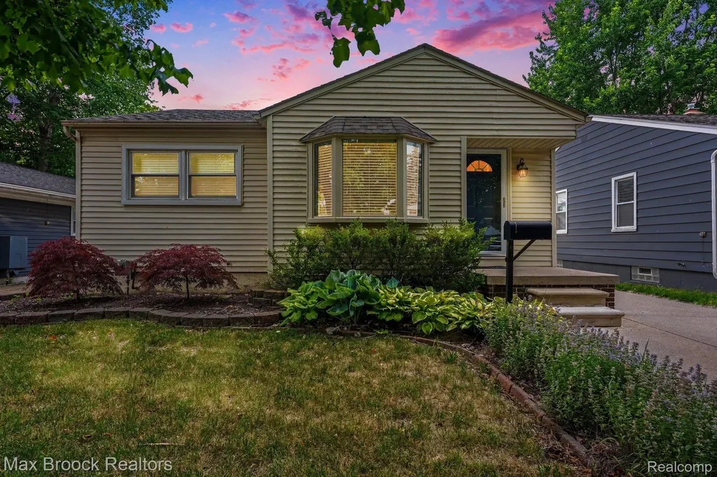 1908 Guthrie Avenue Royal Oak City MI 48067