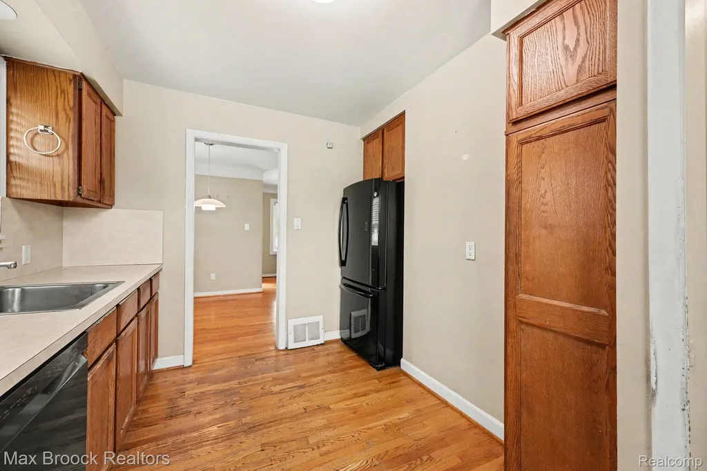 1908 Guthrie Avenue Royal Oak City MI 48067