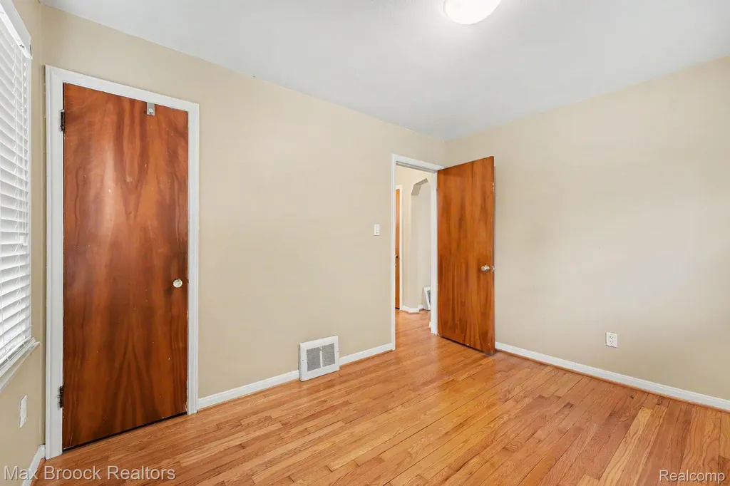 1908 Guthrie Avenue Royal Oak City MI 48067