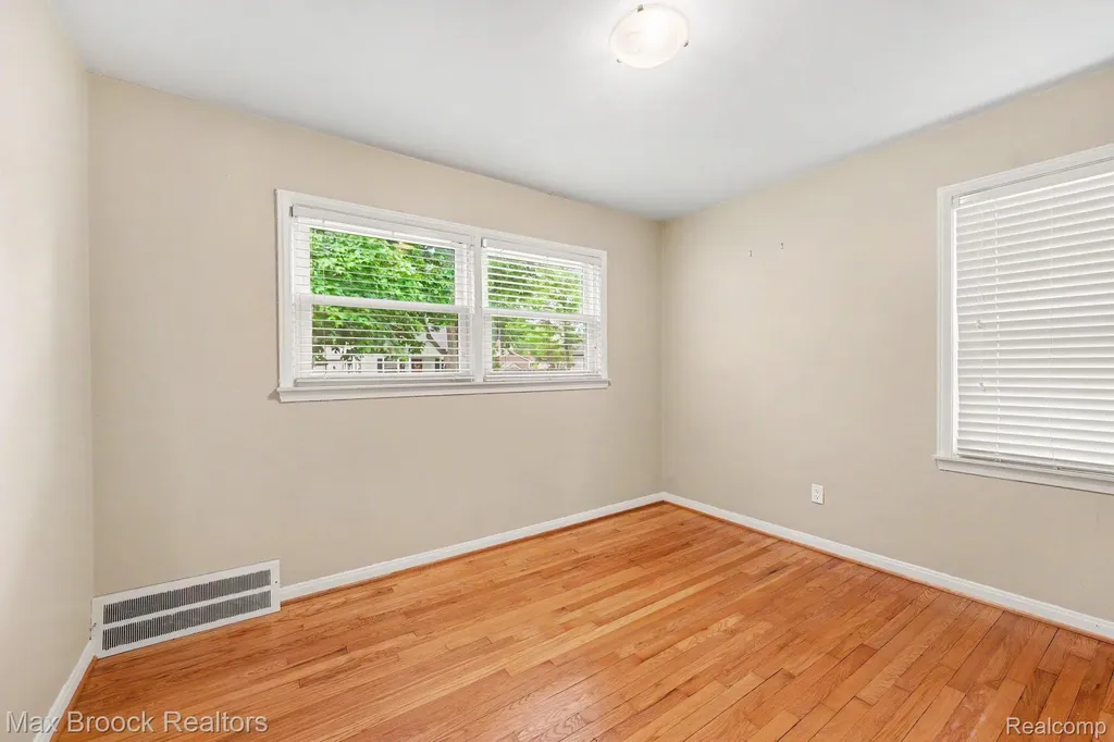 1908 Guthrie Avenue Royal Oak City MI 48067