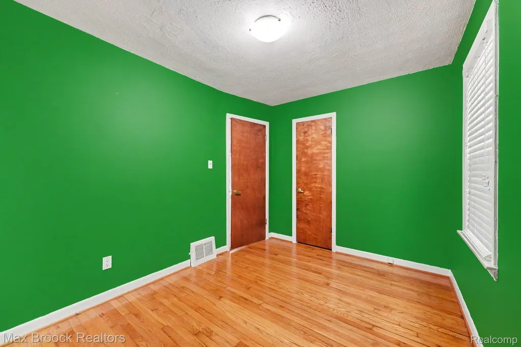 1908 Guthrie Avenue Royal Oak City MI 48067