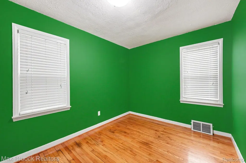 1908 Guthrie Avenue Royal Oak City MI 48067