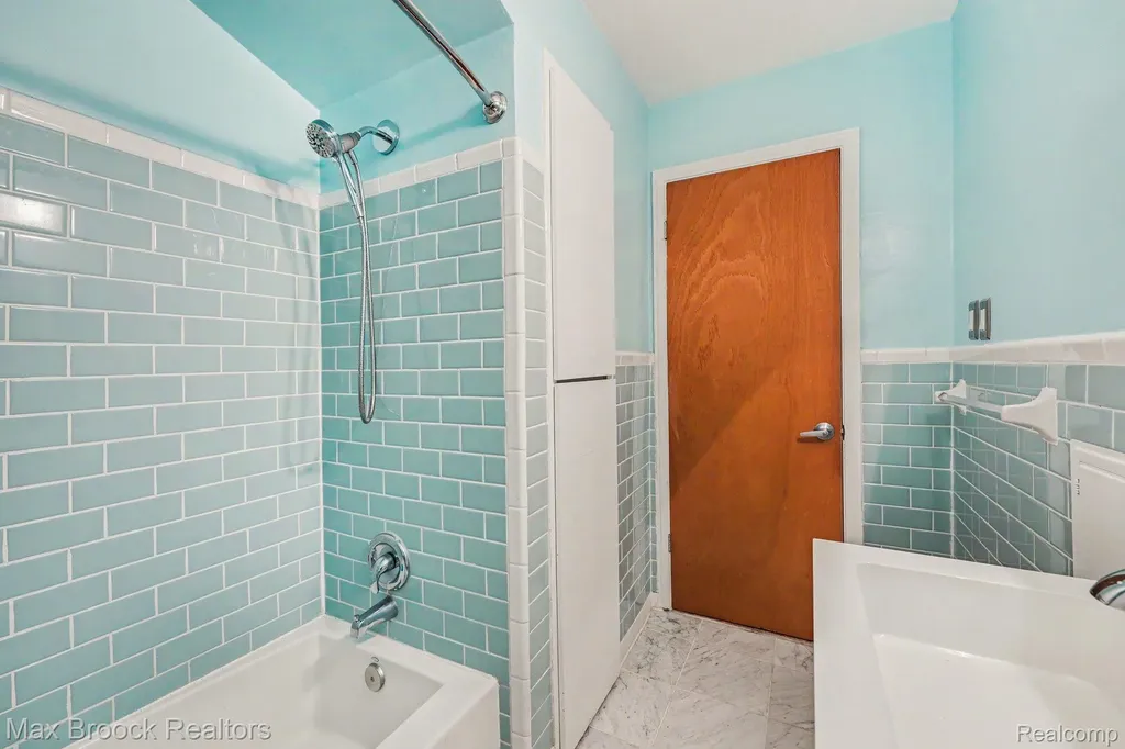 1908 Guthrie Avenue Royal Oak City MI 48067