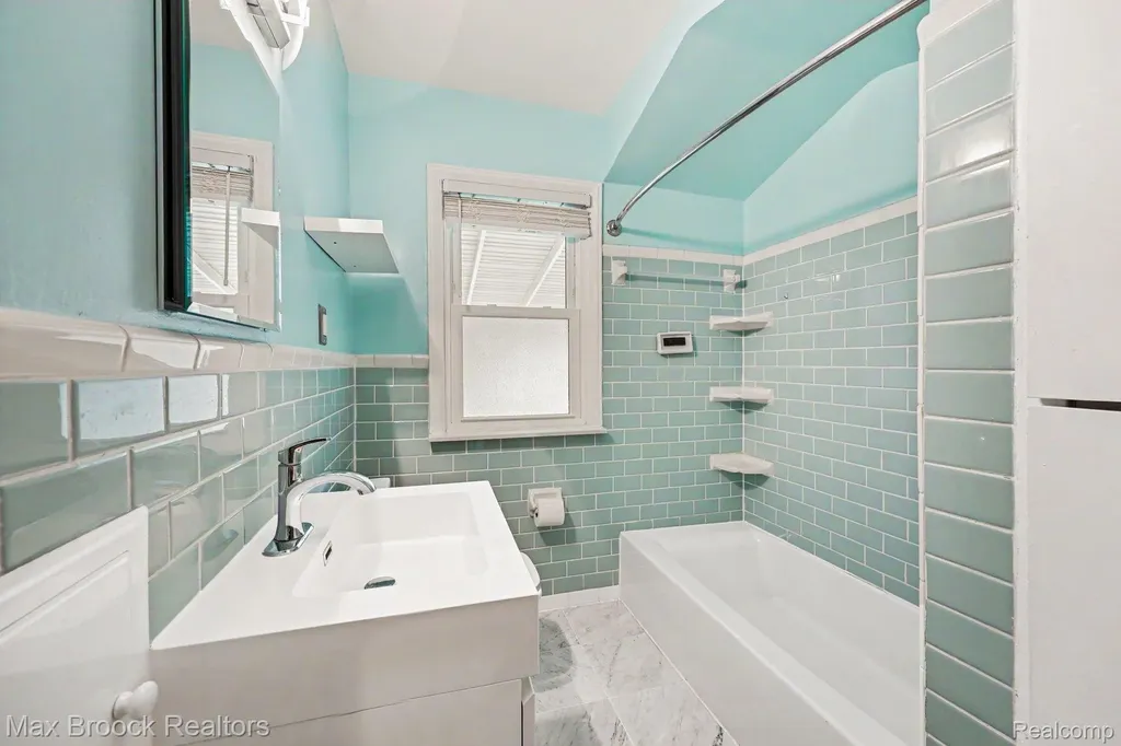 1908 Guthrie Avenue Royal Oak City MI 48067