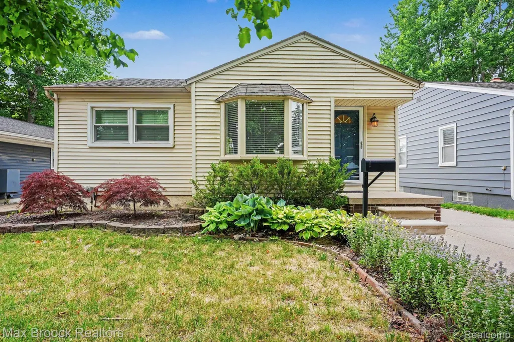 1908 Guthrie Avenue Royal Oak City MI 48067