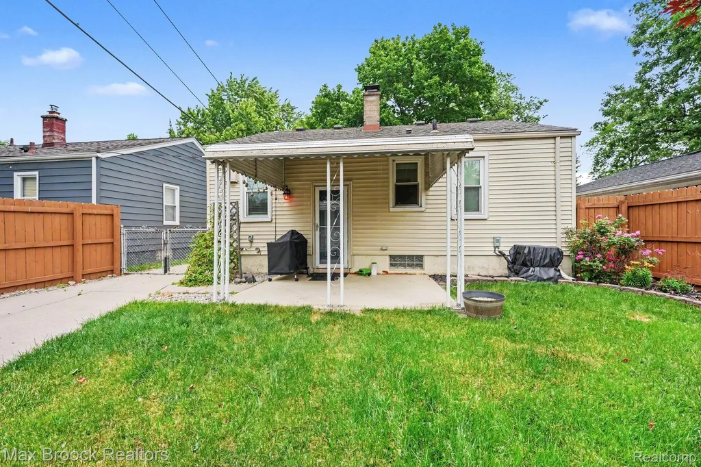 1908 Guthrie Avenue Royal Oak City MI 48067