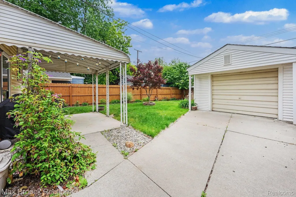 1908 Guthrie Avenue Royal Oak City MI 48067
