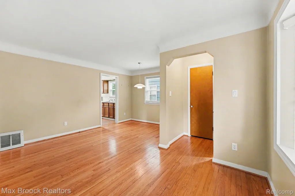 1908 Guthrie Avenue Royal Oak City MI 48067
