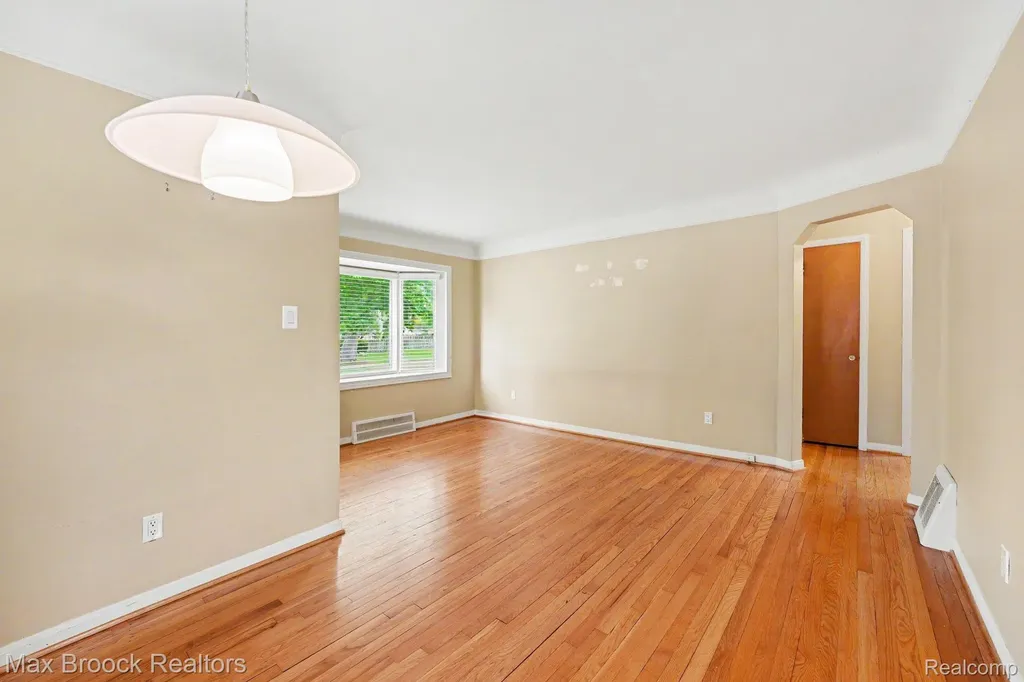 1908 Guthrie Avenue Royal Oak City MI 48067