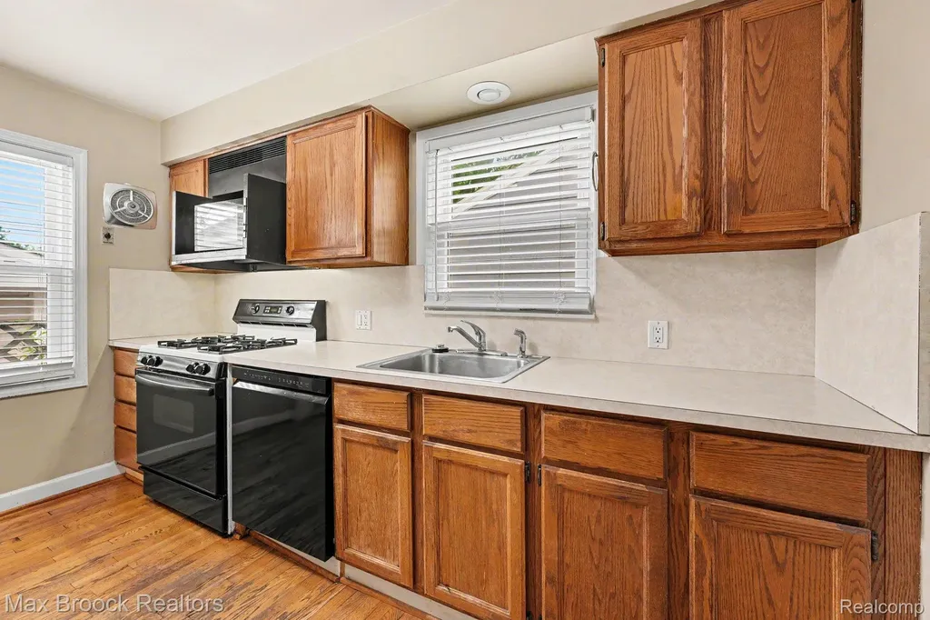 1908 Guthrie Avenue Royal Oak City MI 48067