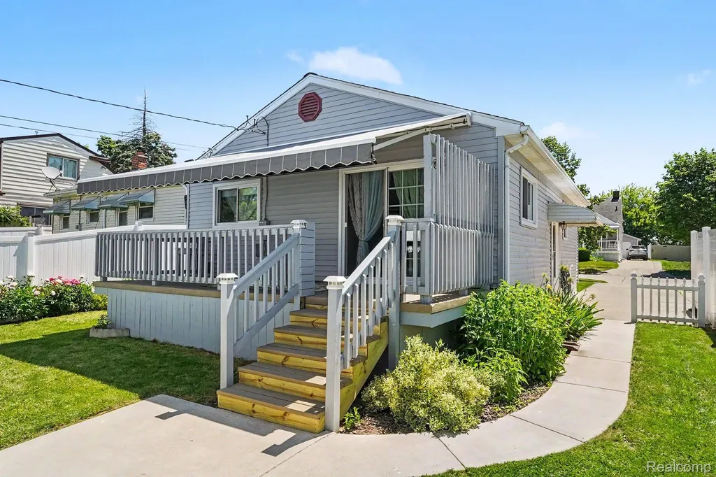 3270 Charles Street Trenton City MI 48183