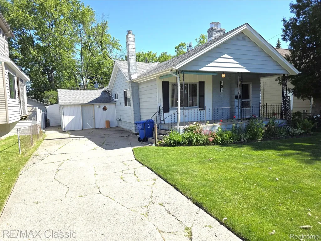 952 Lakeview Street Waterford Charter Township MI 48328