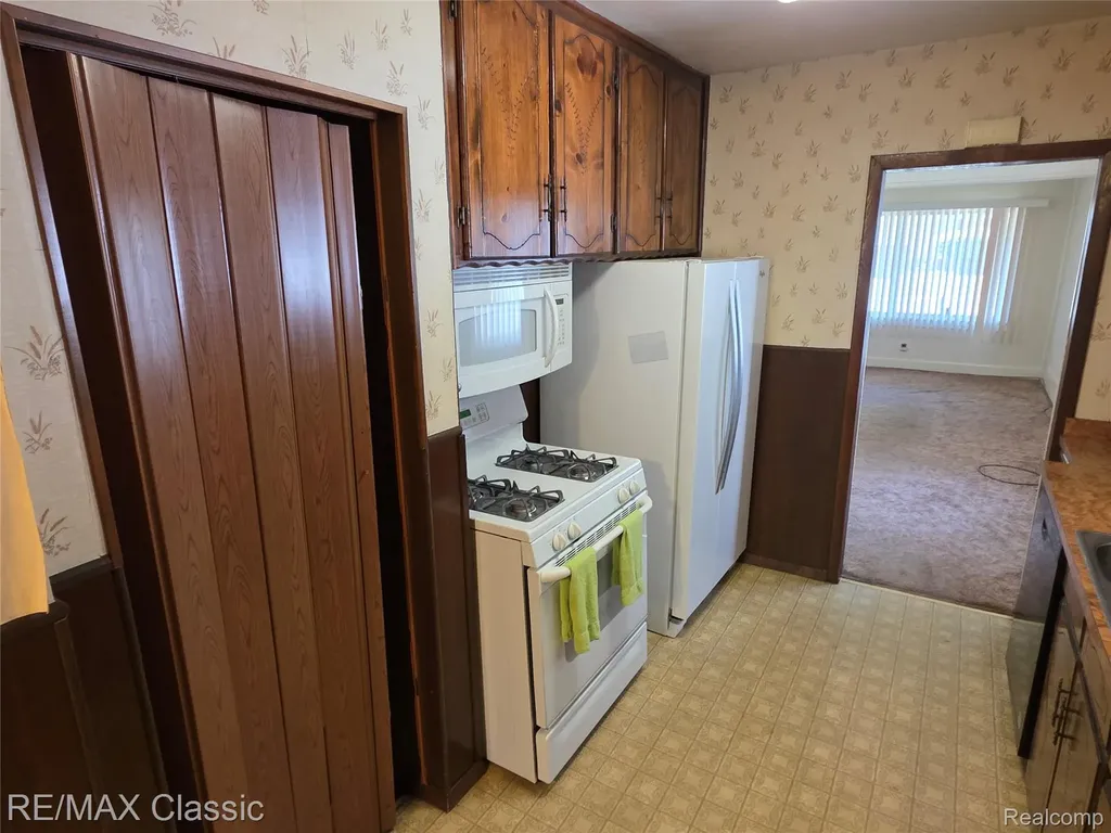 952 Lakeview Street Waterford Charter Township MI 48328