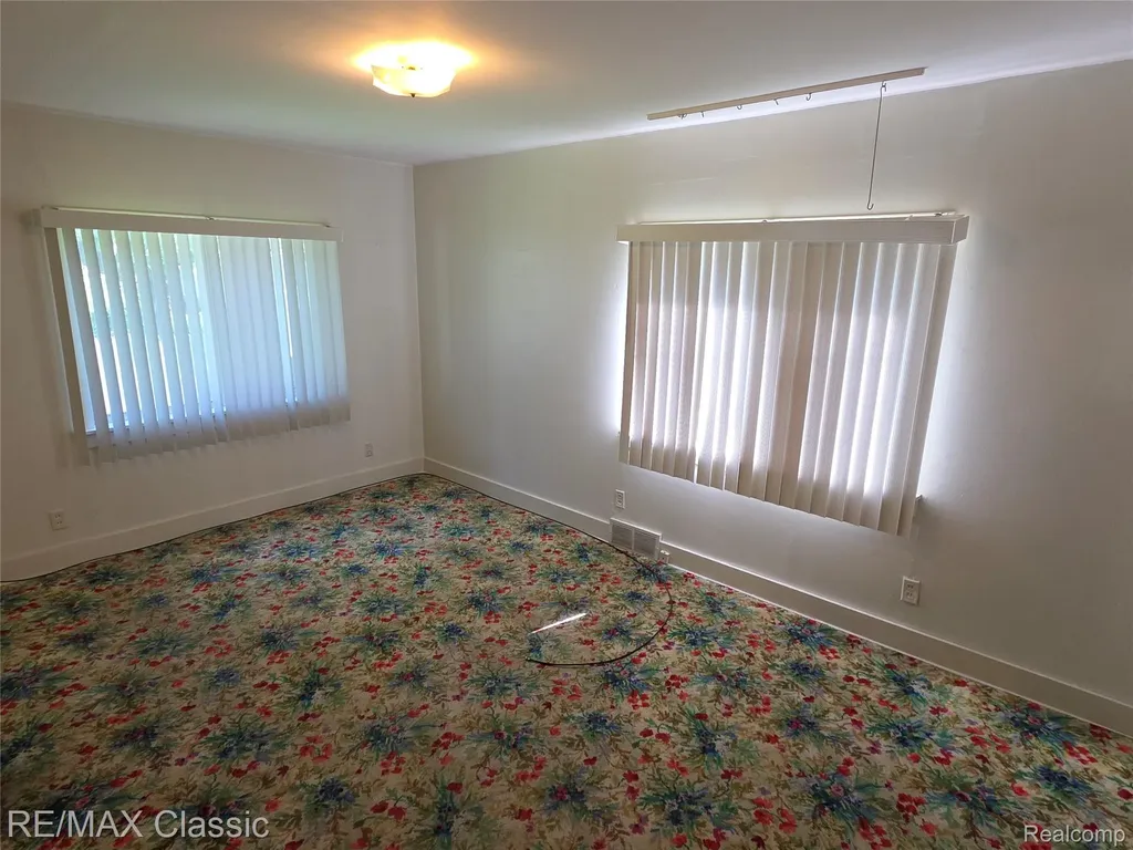 952 Lakeview Street Waterford Charter Township MI 48328