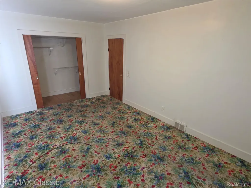952 Lakeview Street Waterford Charter Township MI 48328