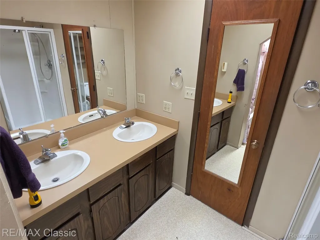 952 Lakeview Street Waterford Charter Township MI 48328