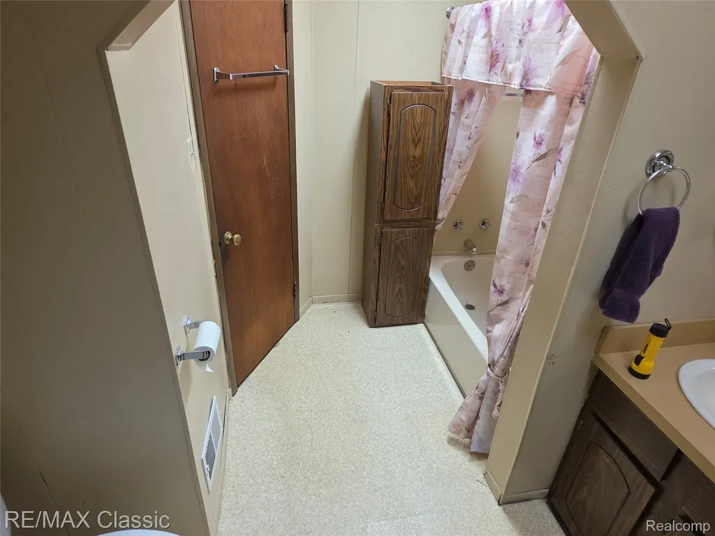 952 Lakeview Street Waterford Charter Township MI 48328