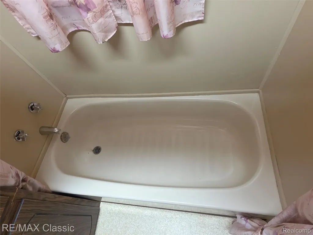 952 Lakeview Street Waterford Charter Township MI 48328