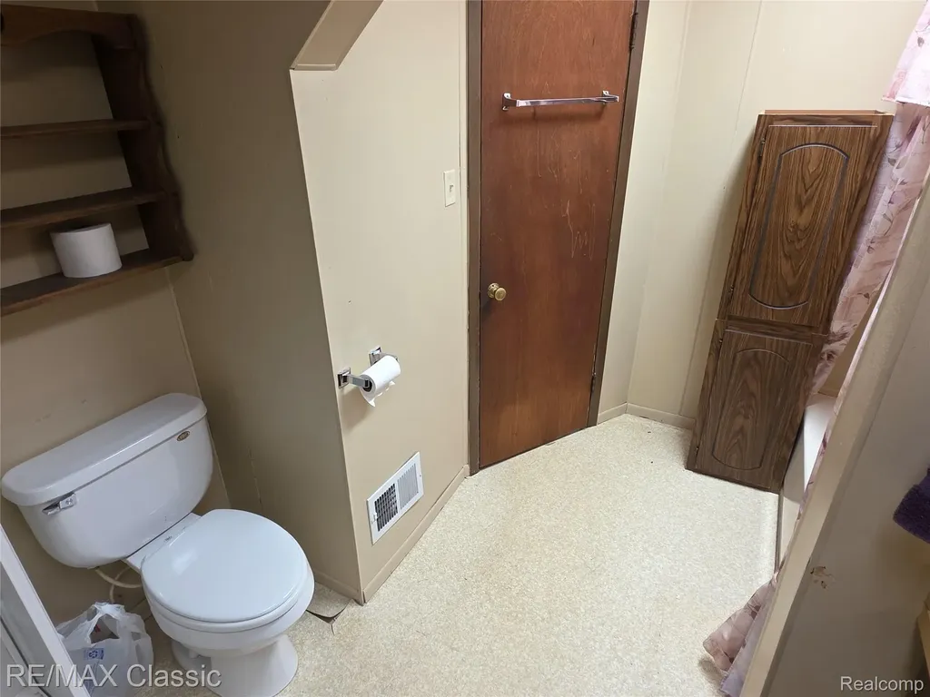 952 Lakeview Street Waterford Charter Township MI 48328
