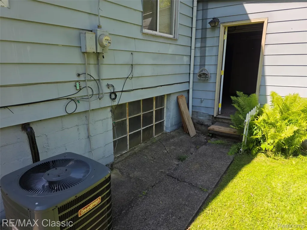 952 Lakeview Street Waterford Charter Township MI 48328