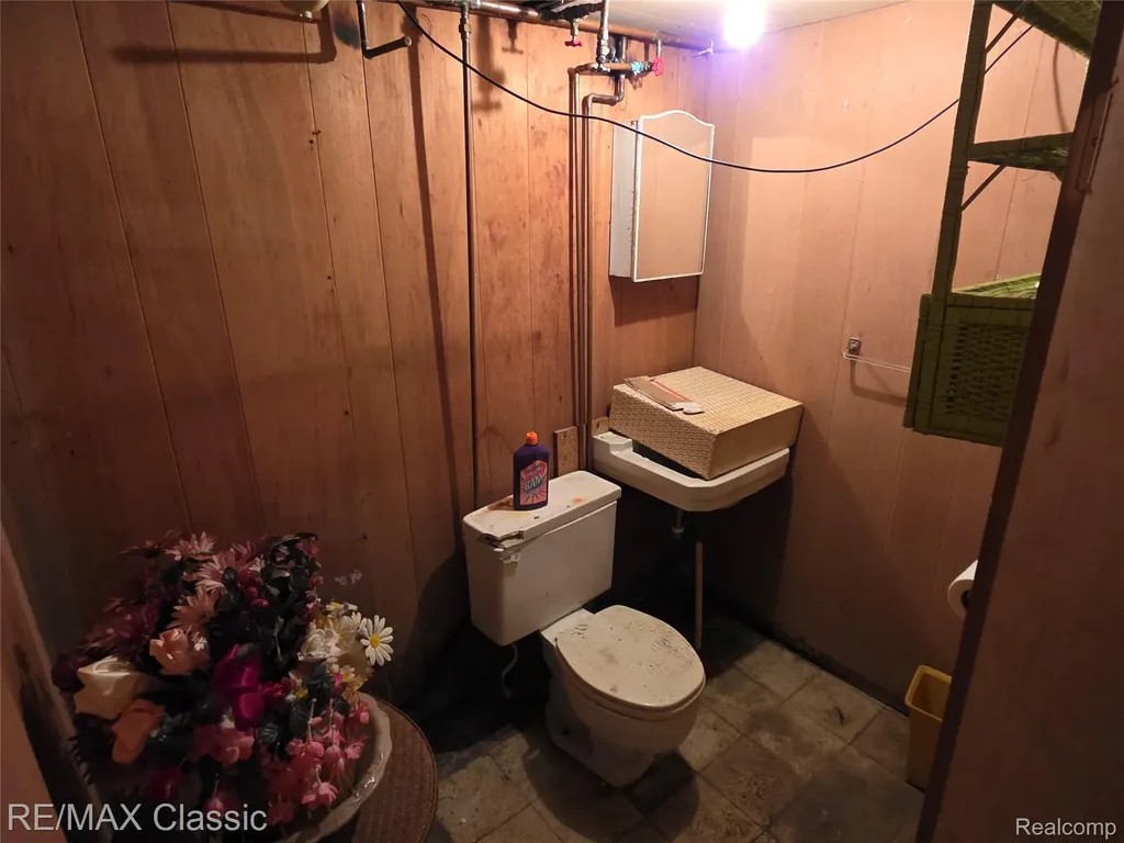 952 Lakeview Street Waterford Charter Township MI 48328