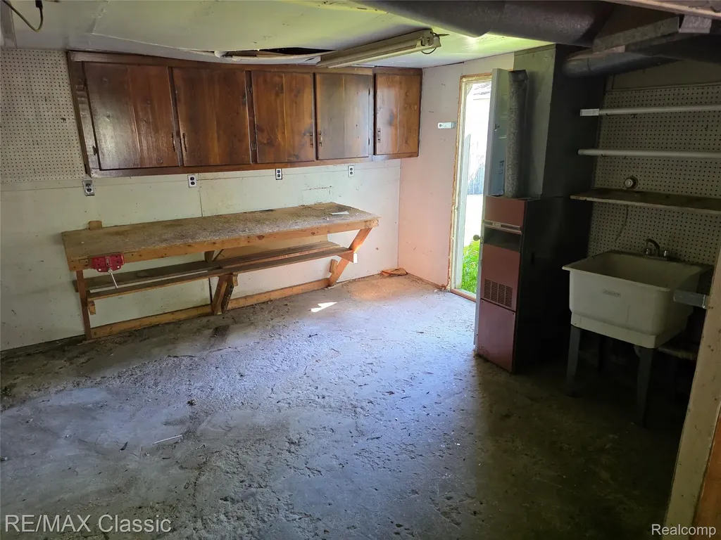 952 Lakeview Street Waterford Charter Township MI 48328