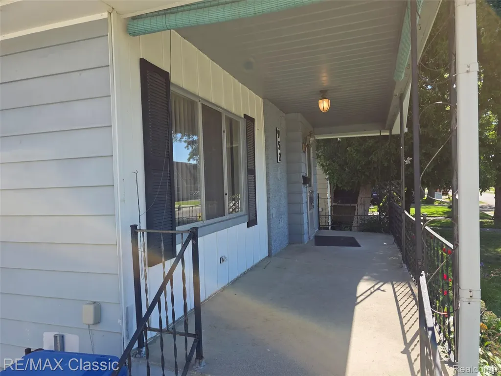 952 Lakeview Street Waterford Charter Township MI 48328