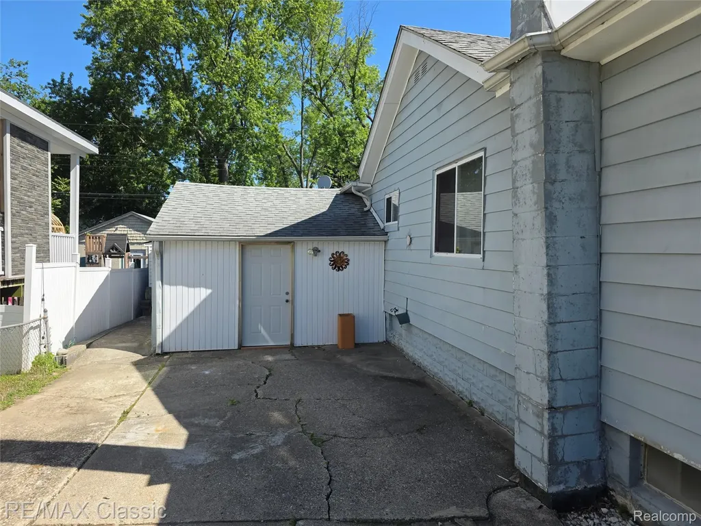 952 Lakeview Street Waterford Charter Township MI 48328