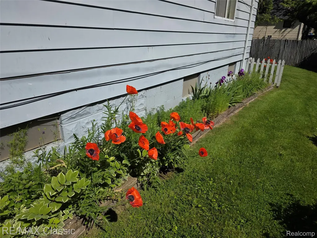 952 Lakeview Street Waterford Charter Township MI 48328