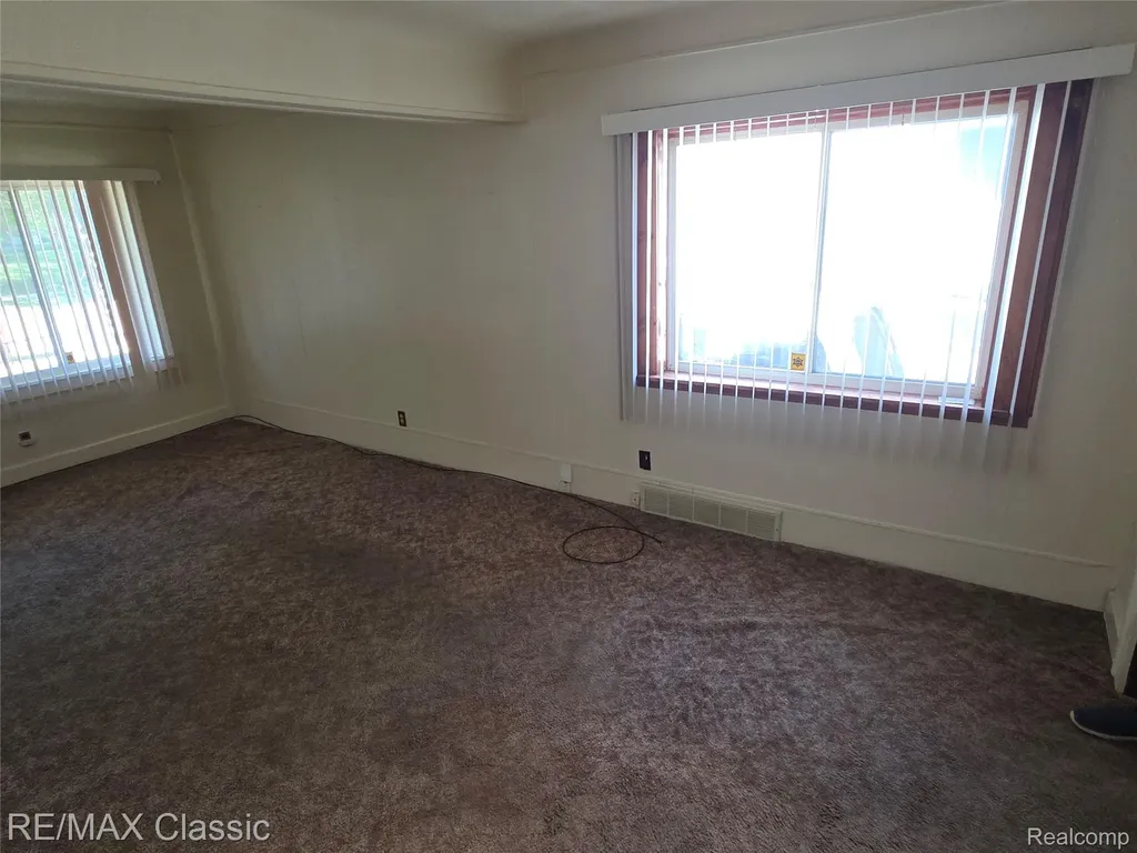 952 Lakeview Street Waterford Charter Township MI 48328