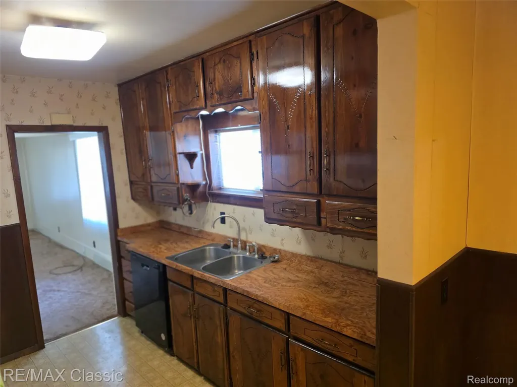 952 Lakeview Street Waterford Charter Township MI 48328