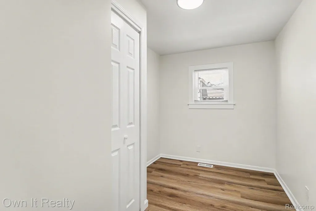 23432 Couzens Avenue Hazel Park City MI 48030