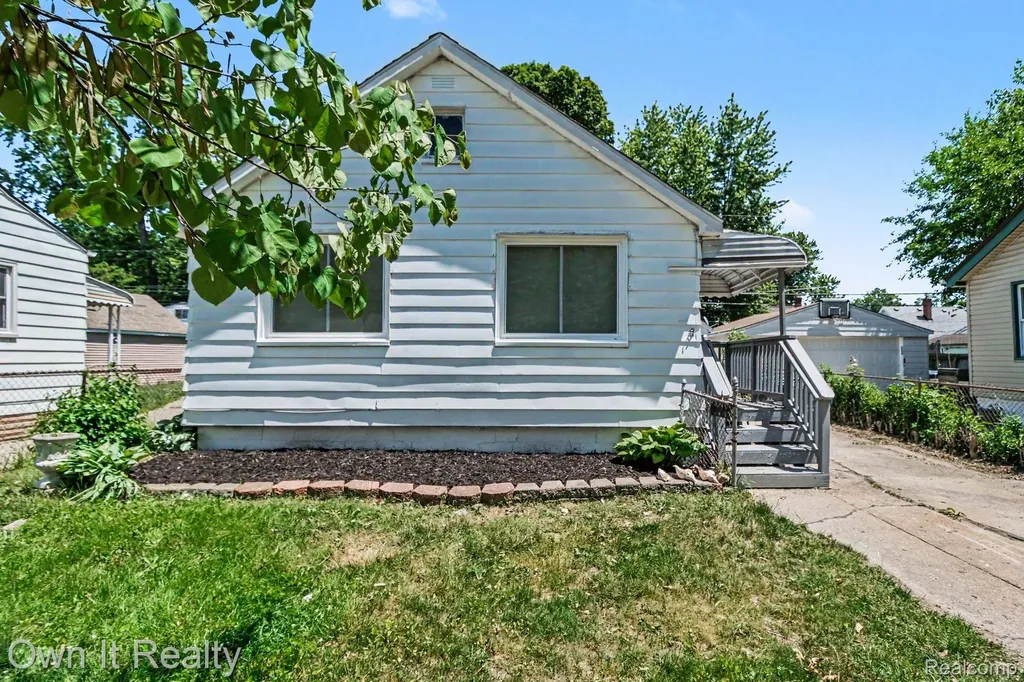 23432 Couzens Avenue Hazel Park City MI 48030